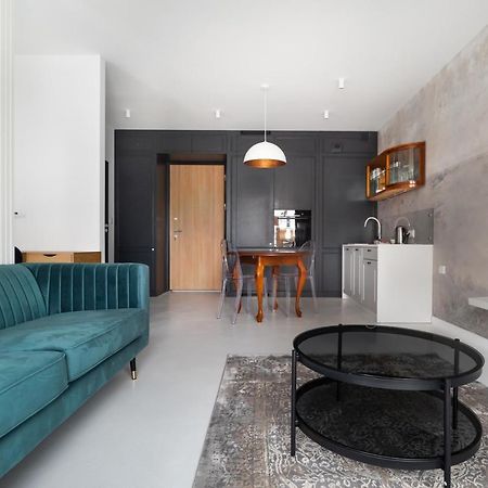Wola Artistic Designer Apartment วอร์ซอ ภายนอก รูปภาพ